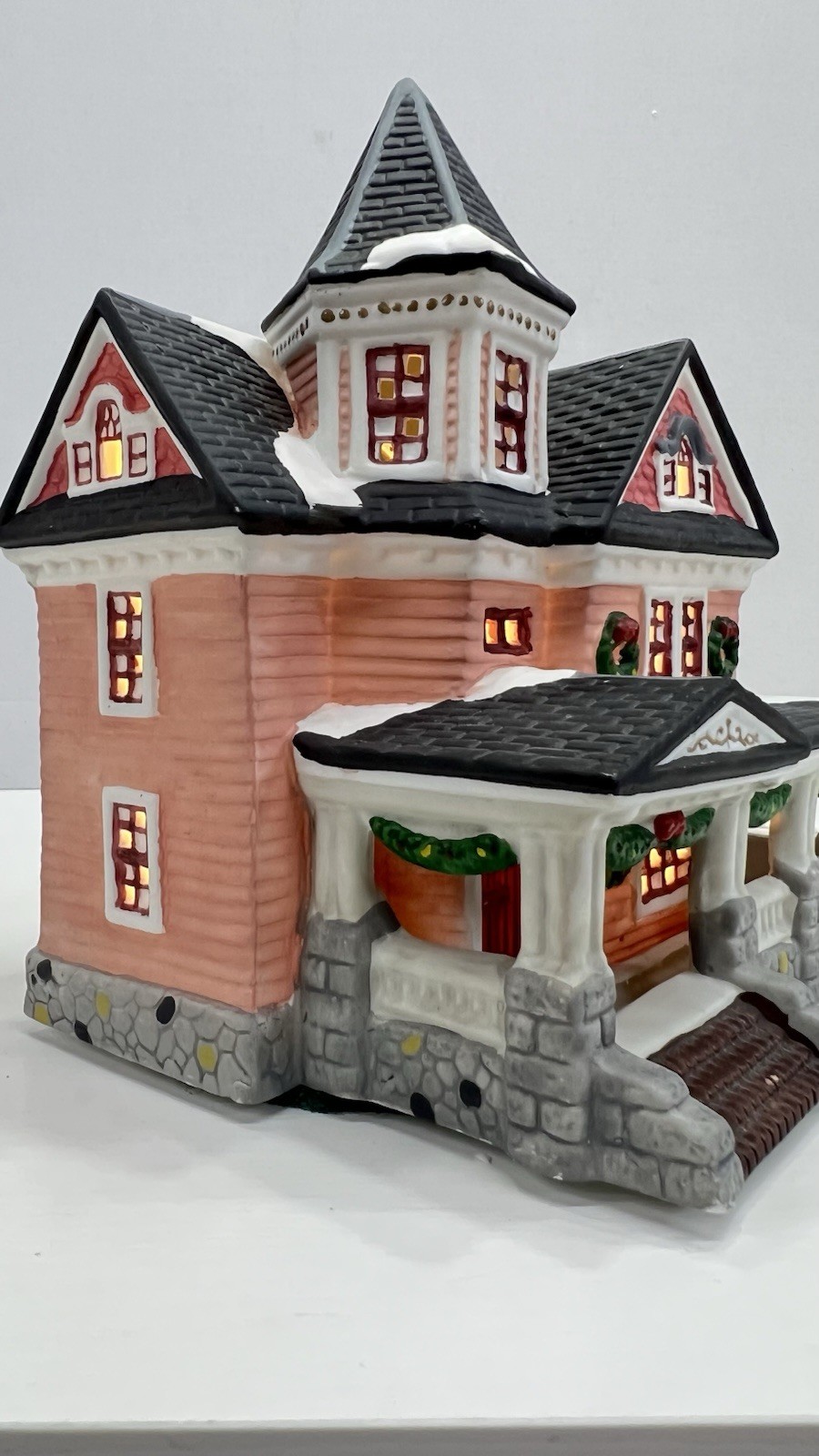 Heartland Valley Village “ Pink Victorian” Lighted House 1998 Excellent W/Box