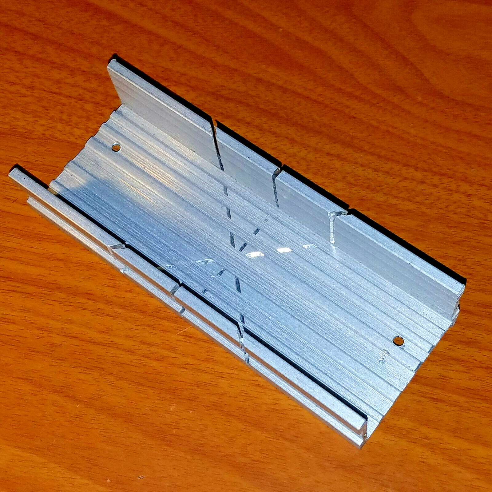 Hobby Tool Aluminum Miter Box #70520 (5″ Length 1 5/8″ Wide & 3/4″ Deep)