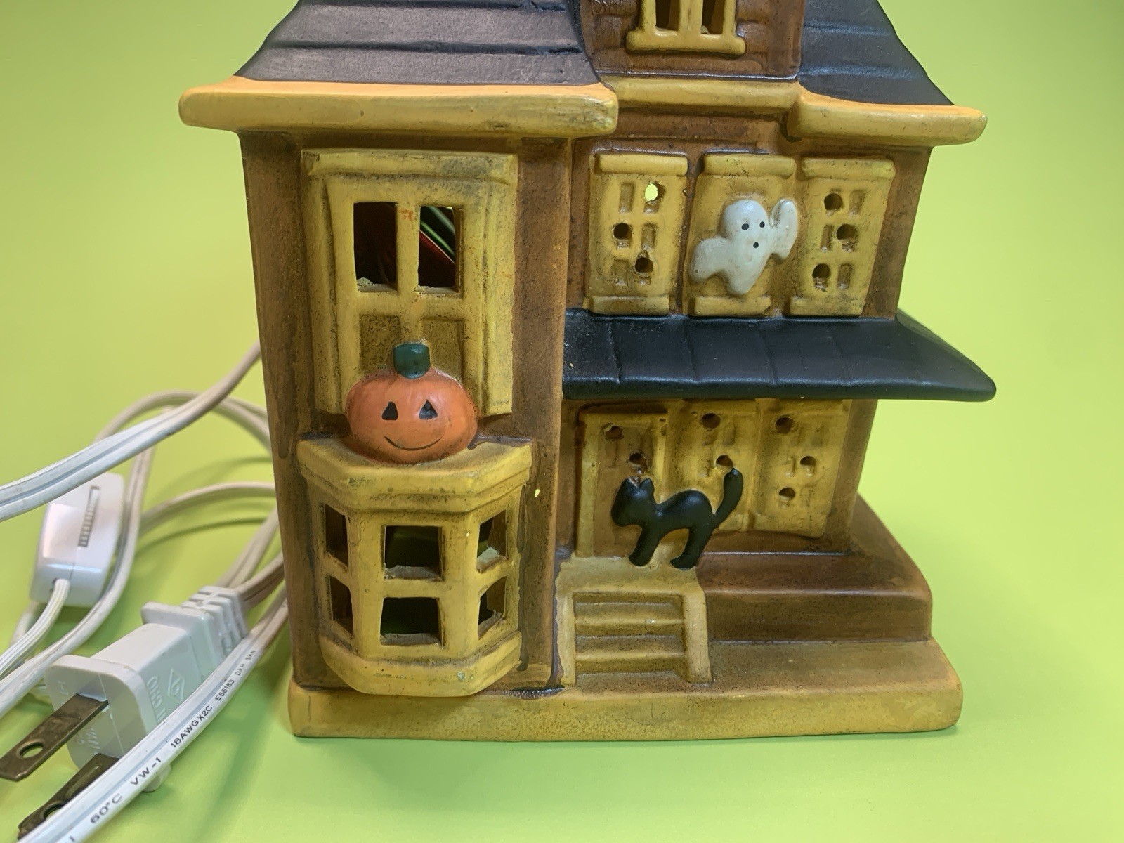 Vintage Halloween Ceramic Haunted House Illuminated Lighted Village Ghost Cat