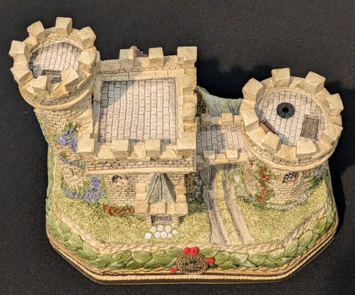 David Winter Cottages 1994 “The Guardian Gate” Premier Limited Edition 1678/3500