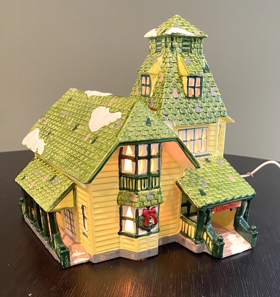 Dept. 56 Snow Village Village Resort Lodge with Light No Box 1987 Green Yellow