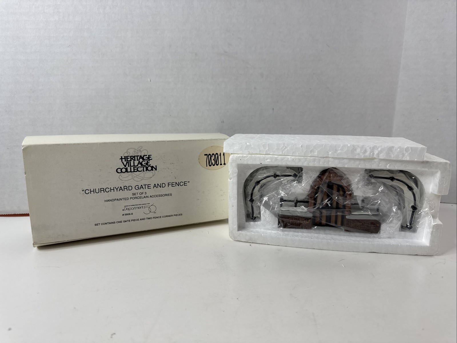 Dept 56 Heritage Village 3 Piece 1992 Churchyard Gate and Fence #5806-8 Retired
