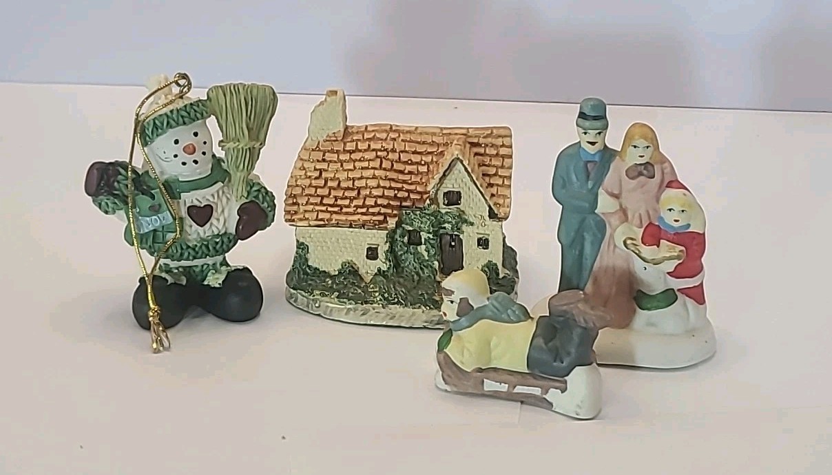 1987 MUSEUM COLLECTIONS Amleside Cottage w/ 2 figures and snowman