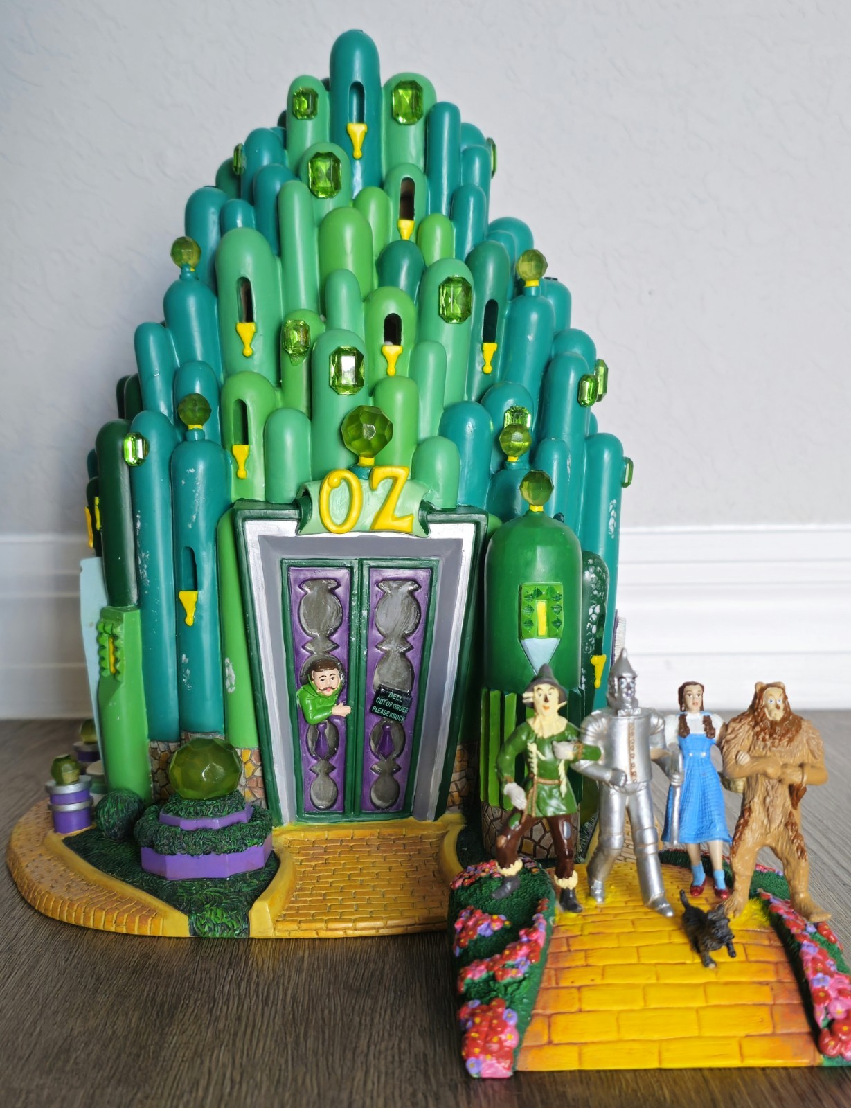 * READ STORYBOOK VILLAGE COLLECTION THE WIZARD OF OZ EMERALD CITY DEPARTMENT 56