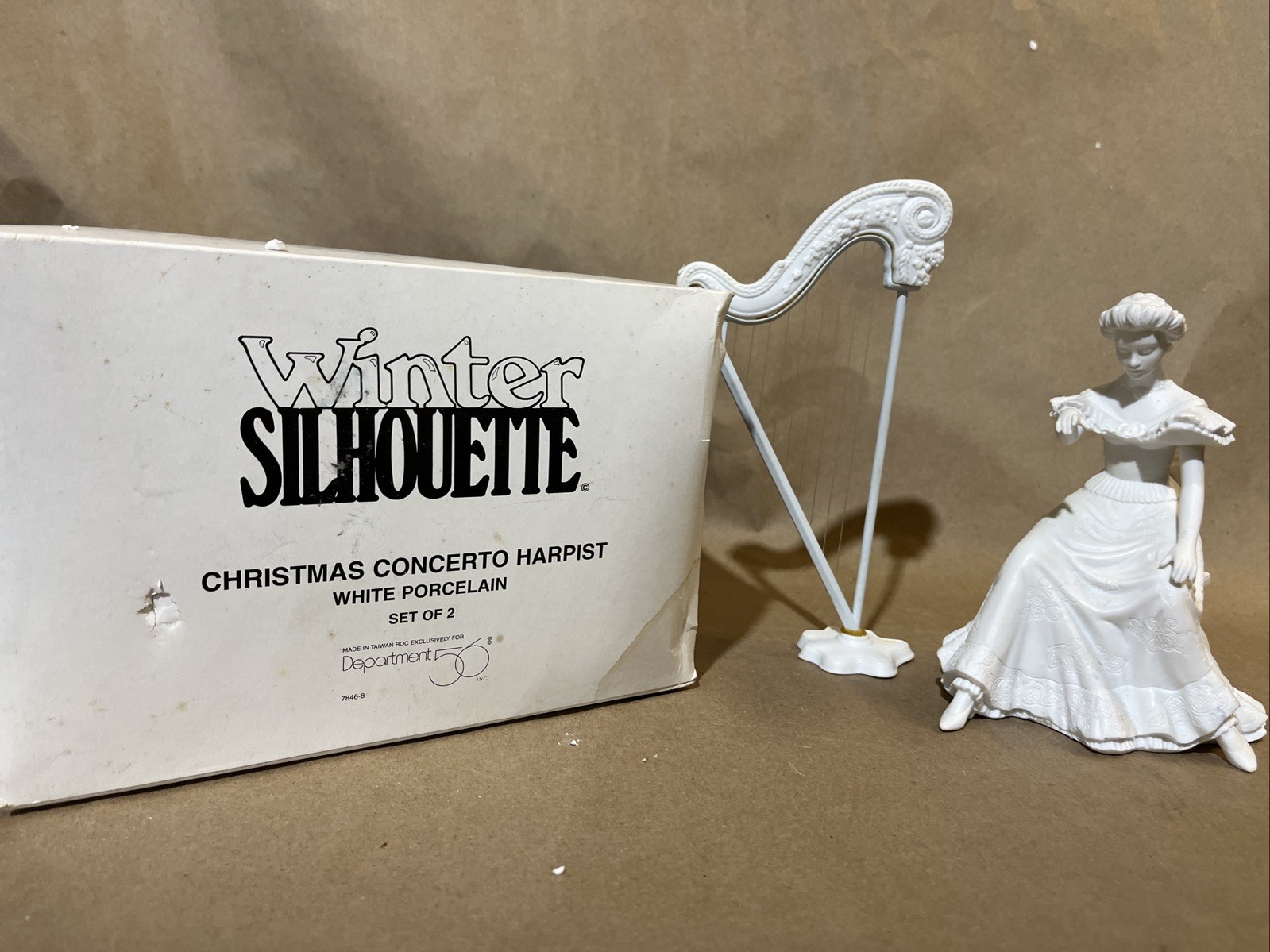 Dept 56 -Winter Silhouette Christmas Concerto Harpist 7846-8
