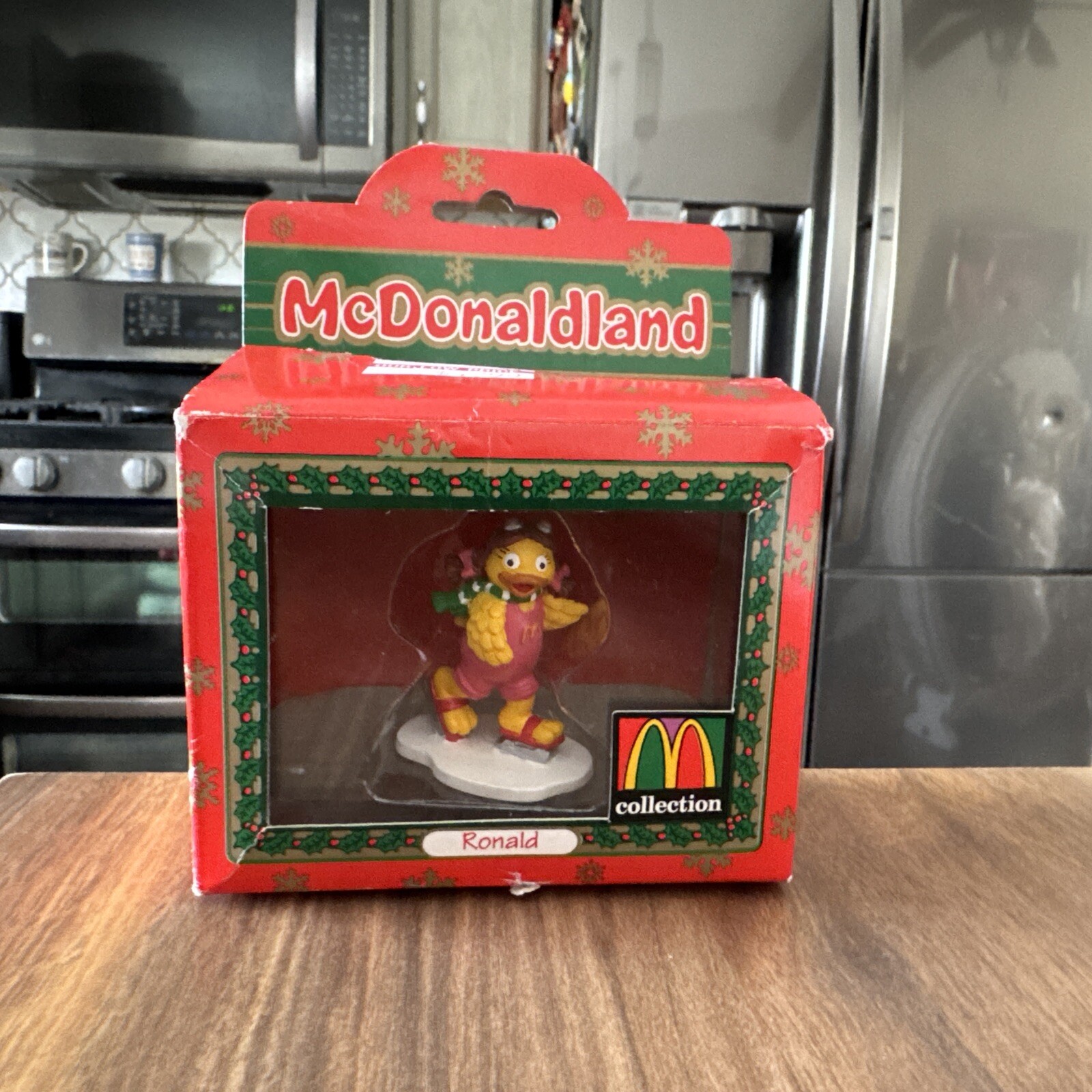 VTG 1997 McDONALD’S McDONALDLAND Birdie Ice Skating Christmas Village Figure