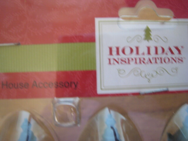 NIP 4 OLD FASHIONED BATTERY VILLAGE LAMP POSTS W/ WREATHS