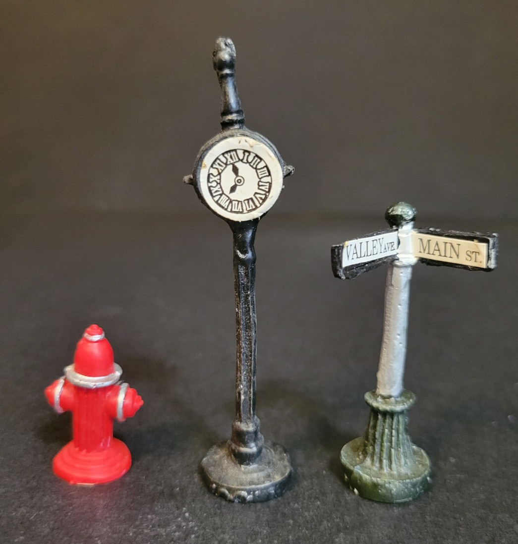 Holiday Time Santas Workbench Christmas Village Street Clock Sign Fire Hydrant