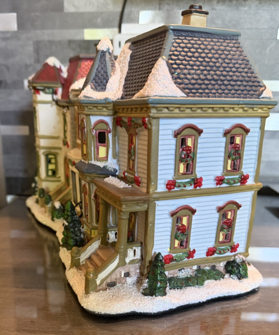 St. Nicholas Square Christmas Village CITY ROW HOUSE 2008 Collection