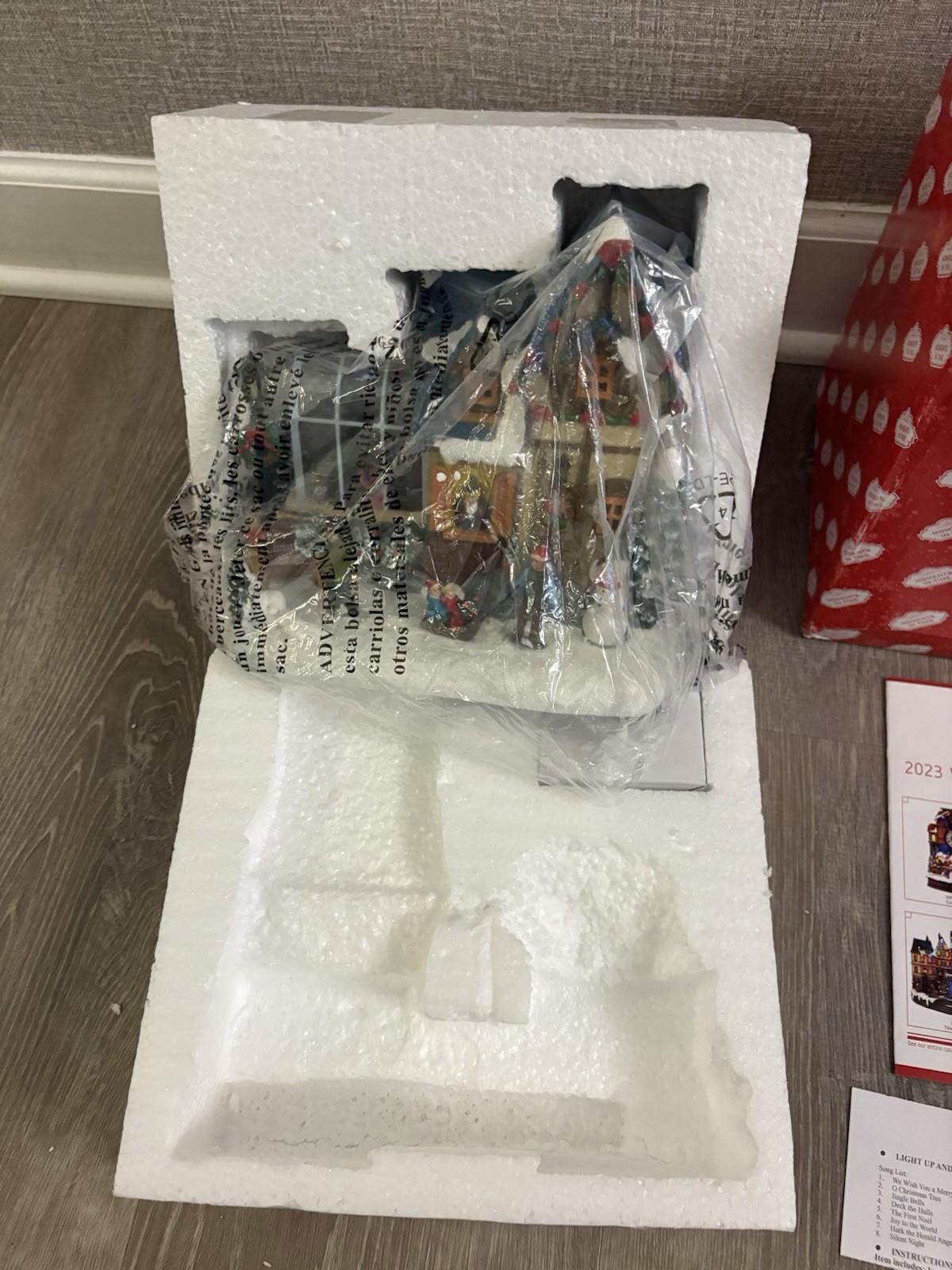 MOMENTS IN TIME 2023 CHRISTMAS SHOP ANIMATED VILLAGE HOUSE W/ BOX TESTED