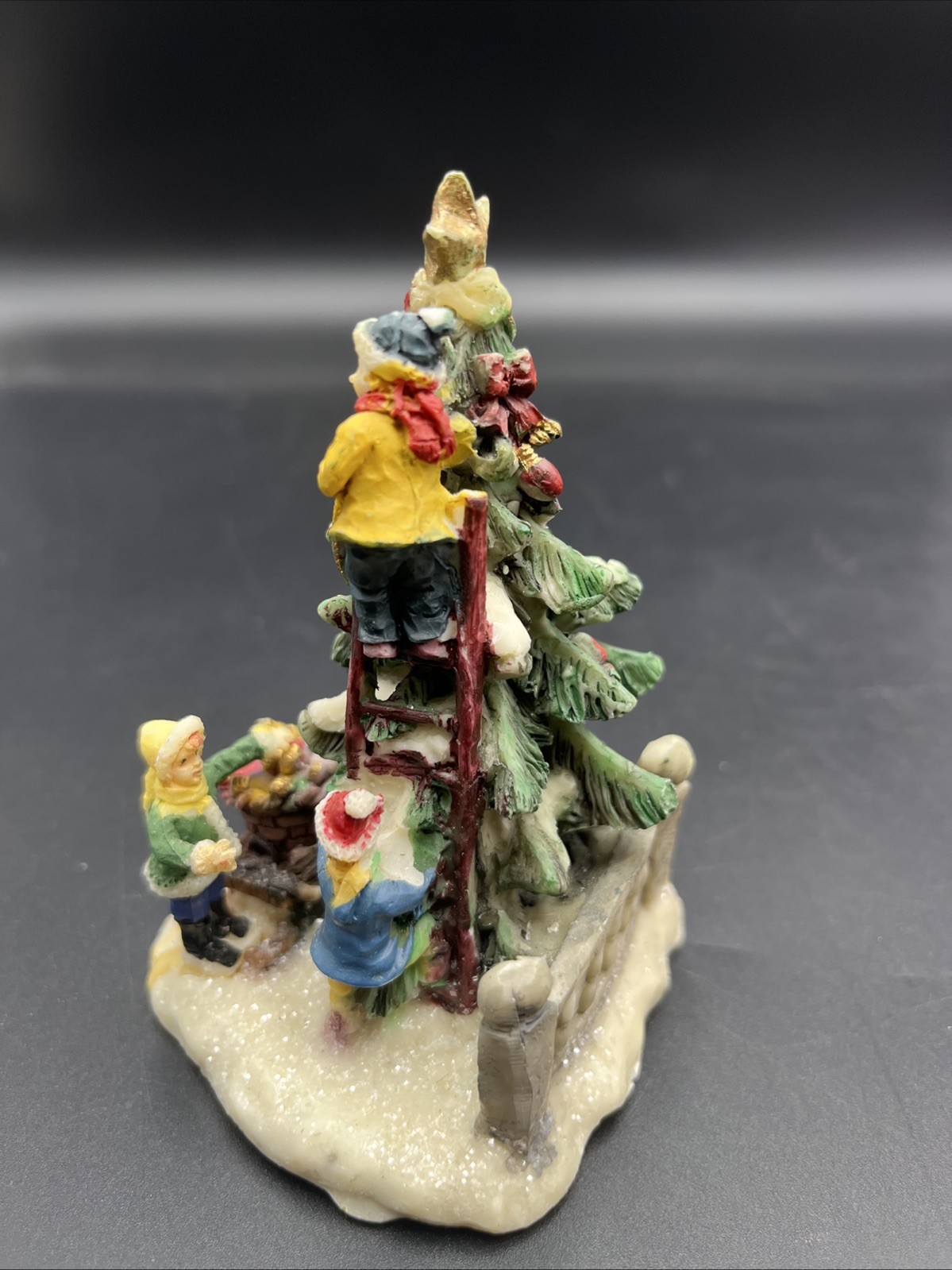 Cobblestone Corners 2002 Christmas Village Tree Decorating