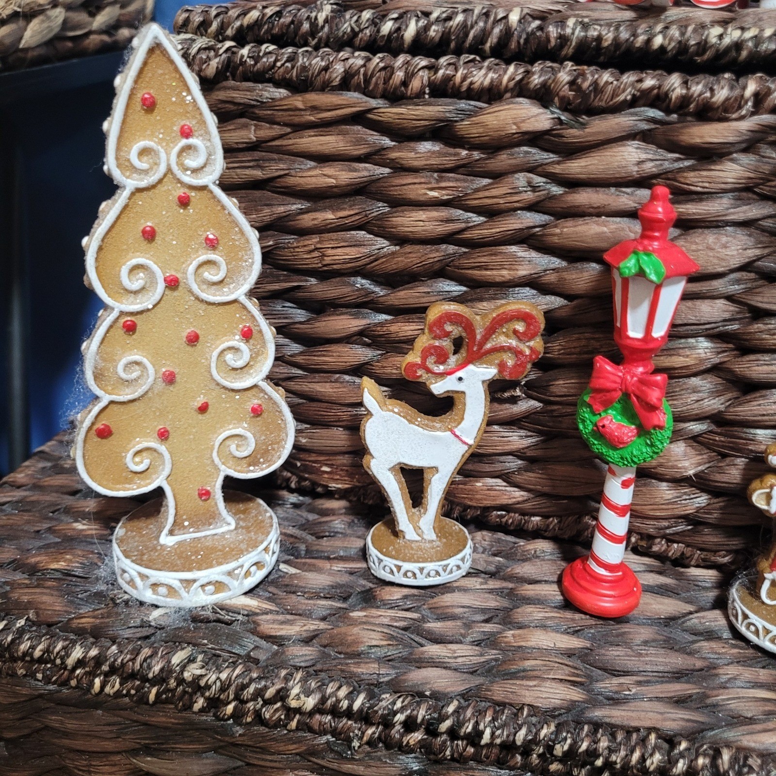Gingerbread Alley Village Christmas Decor Set 13 pcs 2016 self standing tabletop