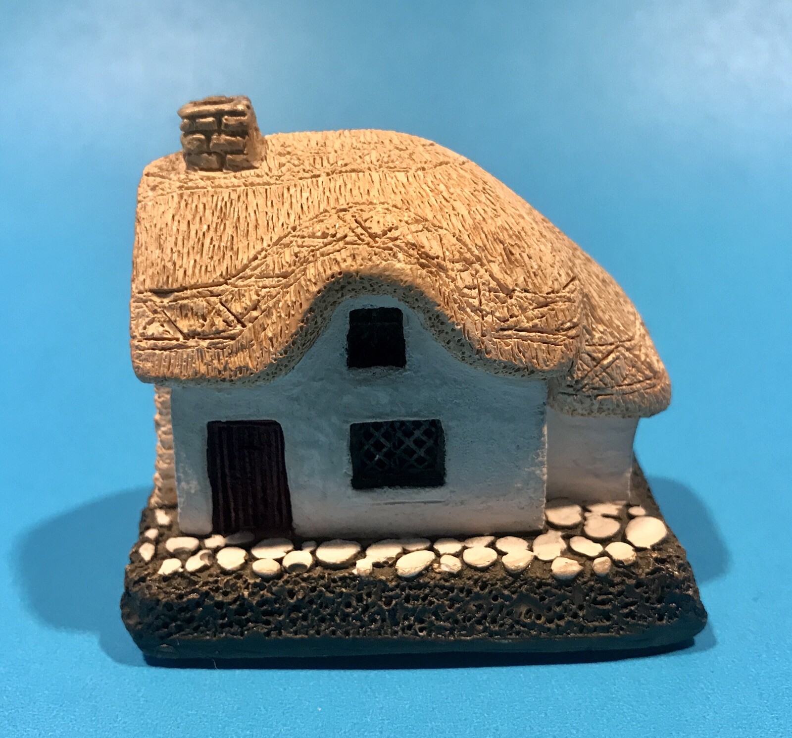 Lilliput Lane Rare Version 1 Woodcutters Cottage Miniature Unboxed Near Mint.