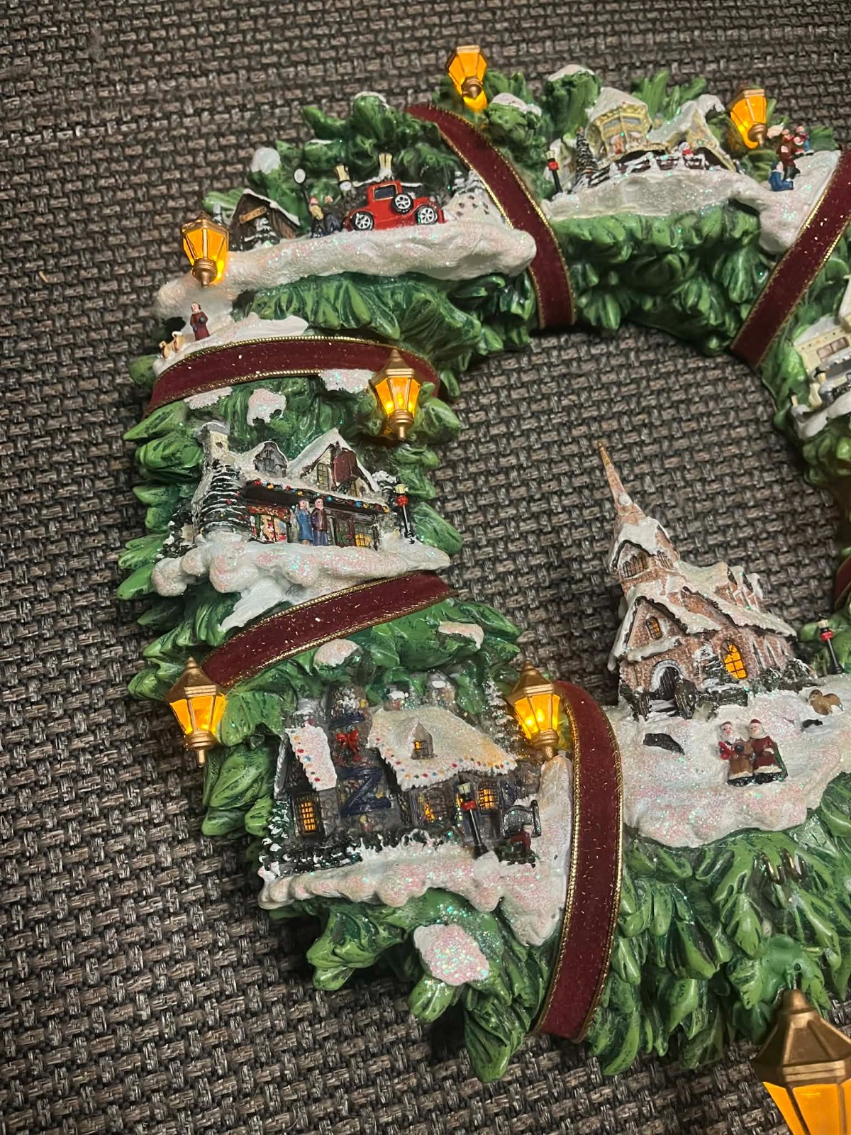 2005 Thomas Kinkade Christmas Village Lighted Wreath -The Hamilton Collection