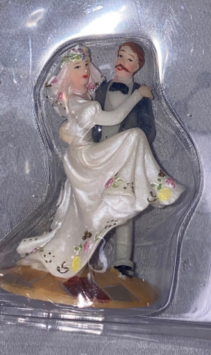 Holiday Time Collectibles Just Married Bride & Groom Wedding Cake Topper 2005