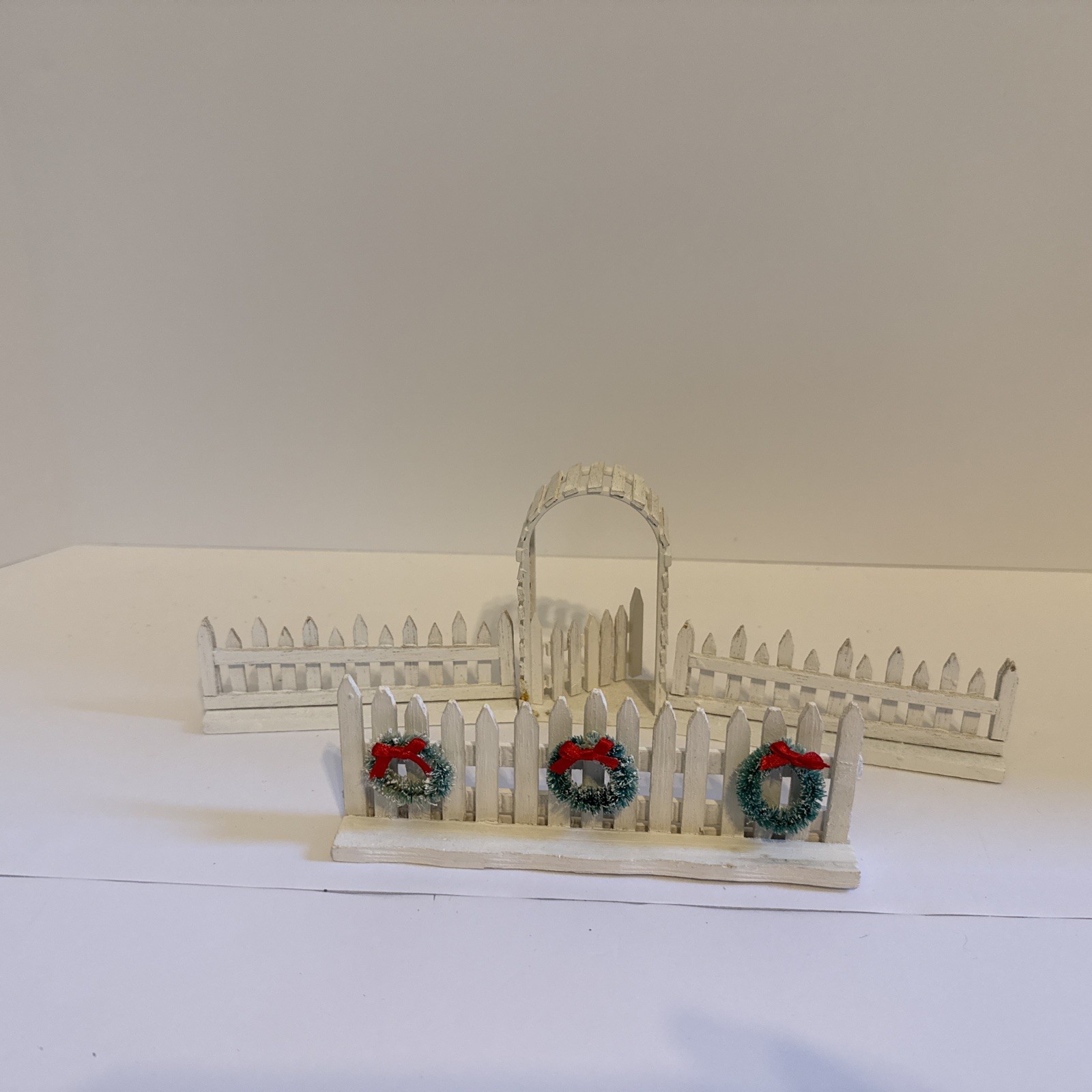Lemax Village Collection White (2) WOODEN FENCE, (1) trellis, (1) wreath fence