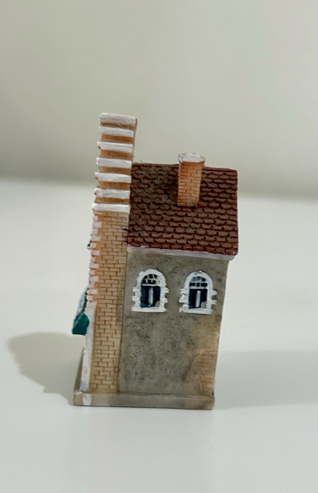 5 Miniature Buildings figurines Stores collectibles Christmas village scene