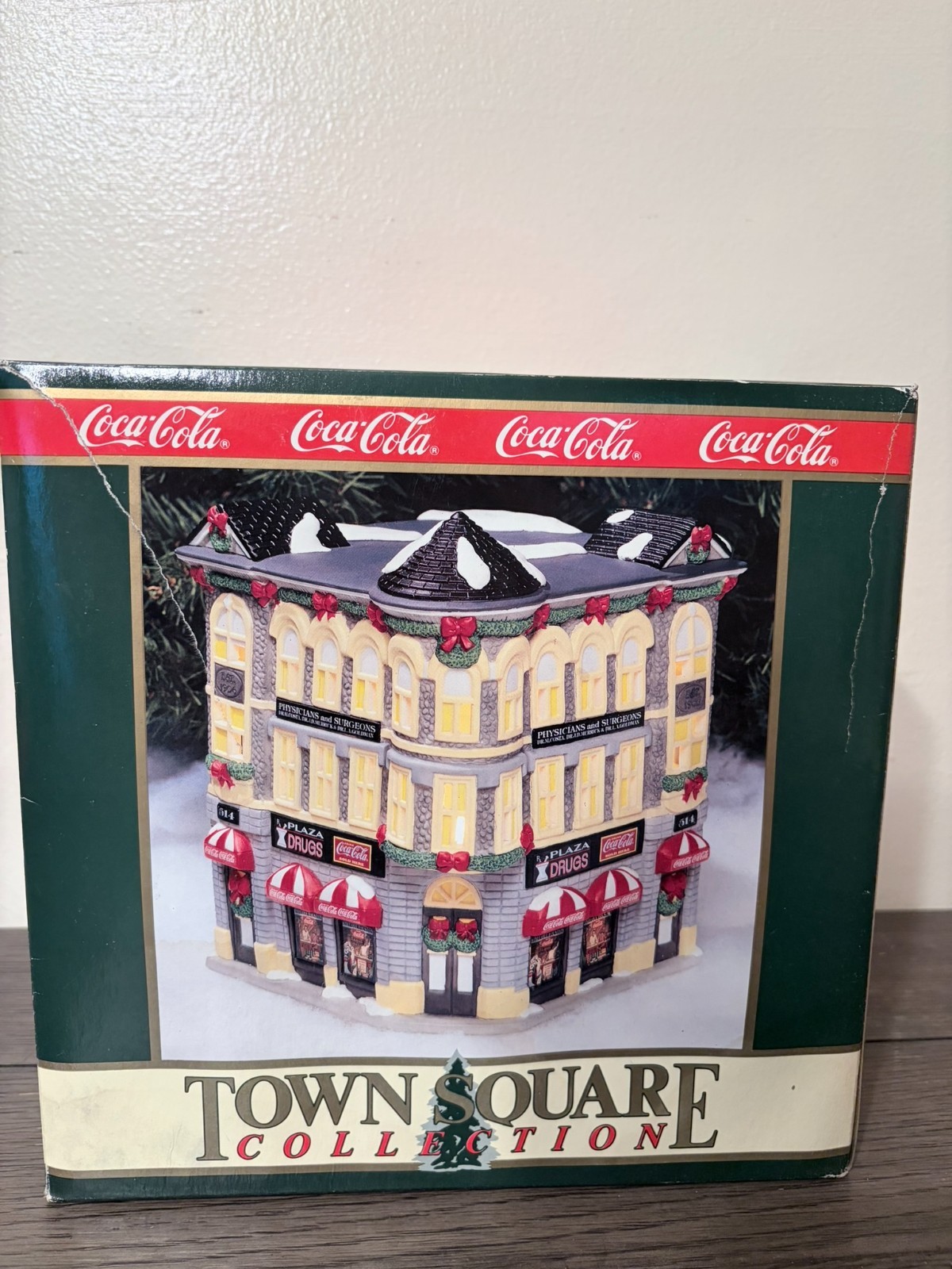 1992 Coca-Cola Town Square Collection Plaza Drugs Christmas Building In Box