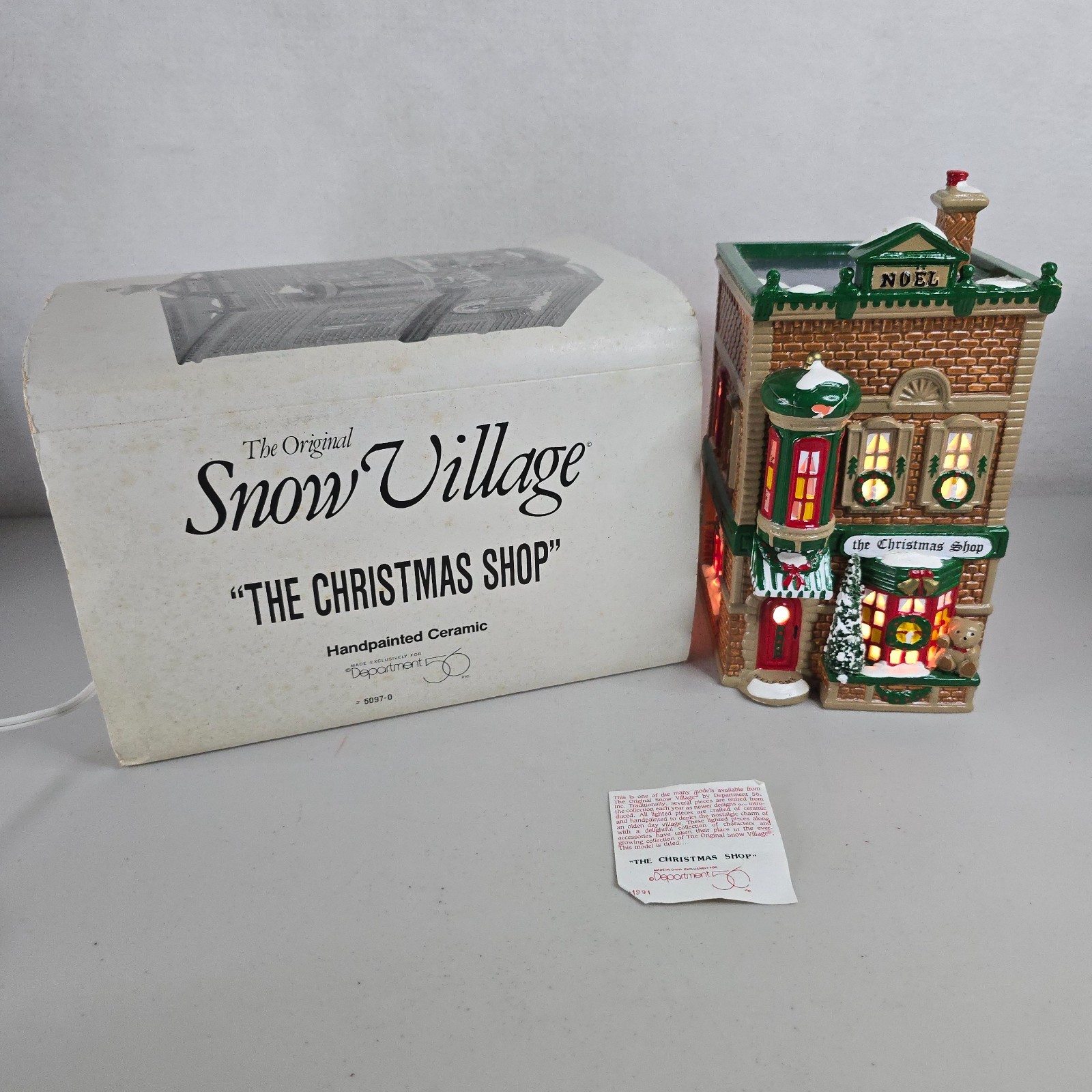 Damaged Department 56 The Christmas Shop Original Snow Village Lighted