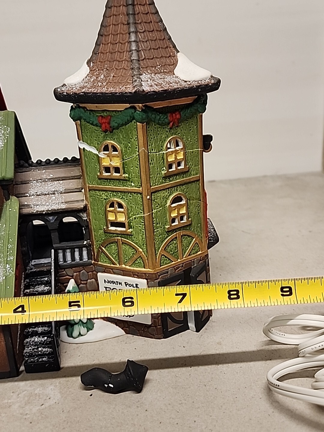 Department 56 Elfin Forge and Assembly Shop North Pole Series 56384 MS1