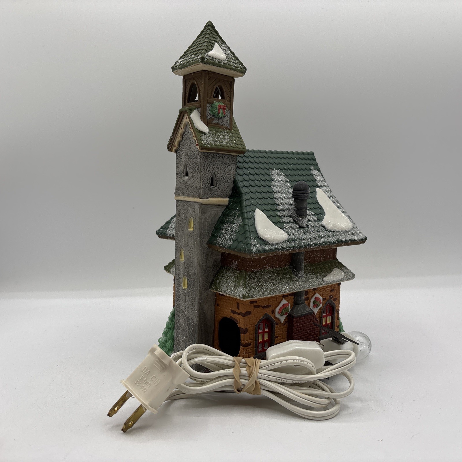 Department 56 1993 Vintage HVC North Pole Series North Pole Chapel 5626-0 Retire