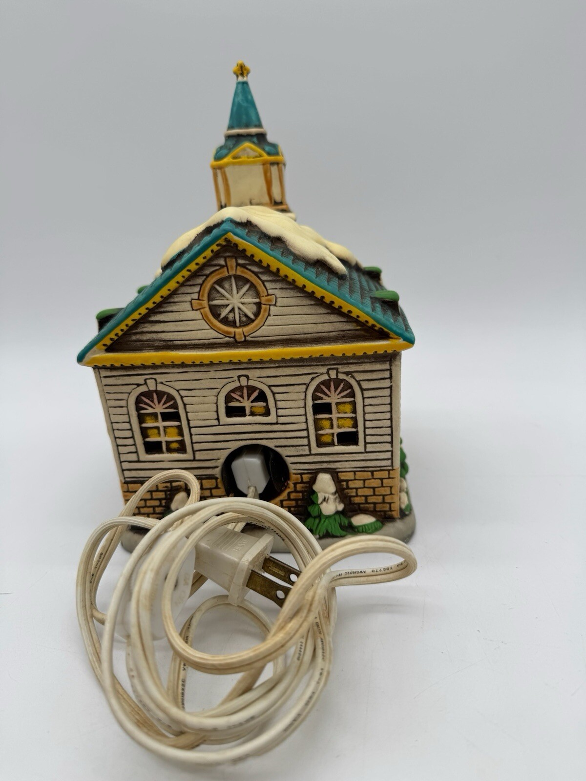 Vintage 1986 Lefton Handpainted Colonial Village Church Light Up Ceramic Taiwan