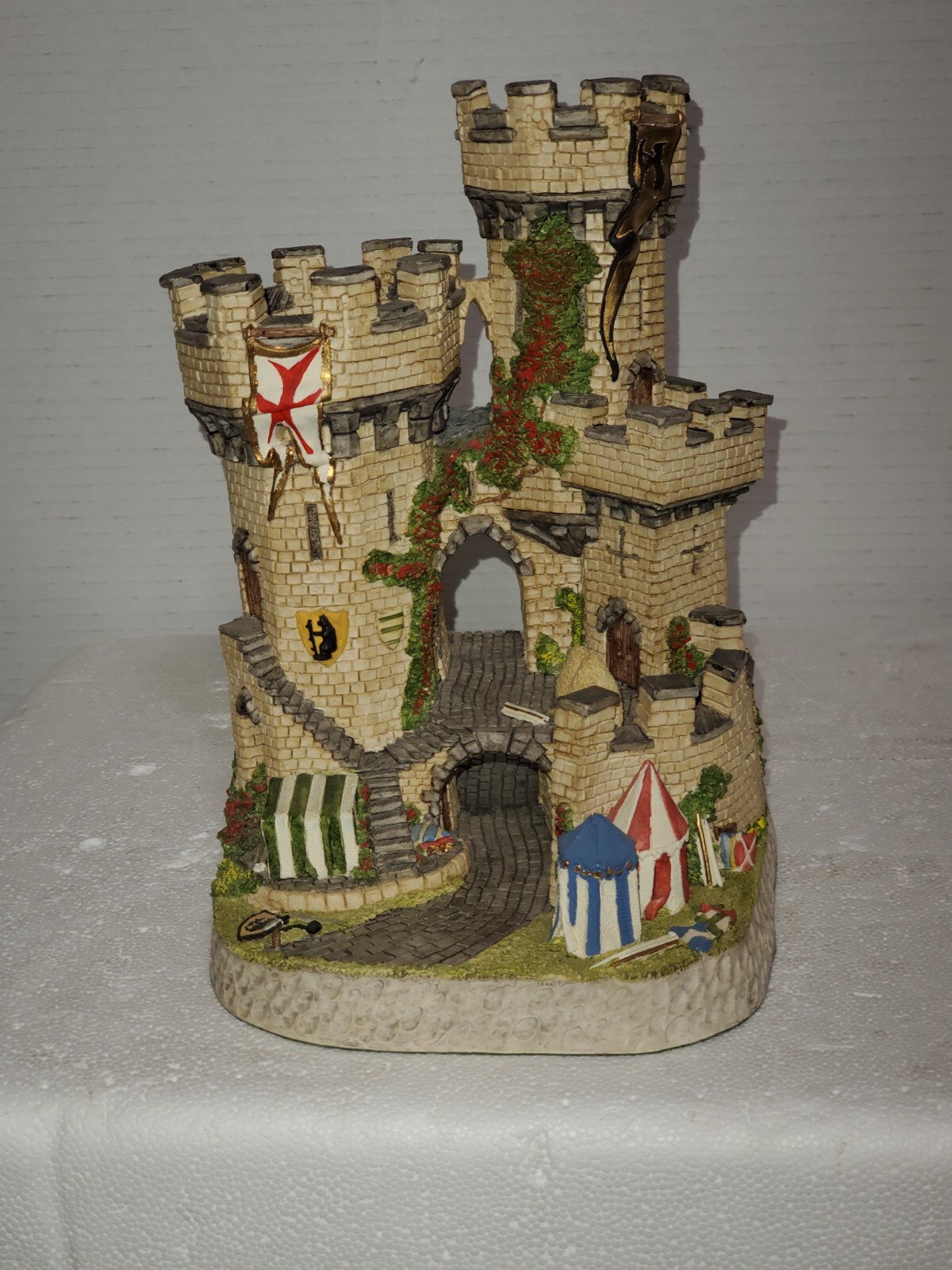 1994 David Winter “The Kingmaker’s Castle” Signed Ltd Ed BOX & COA #1015/2750