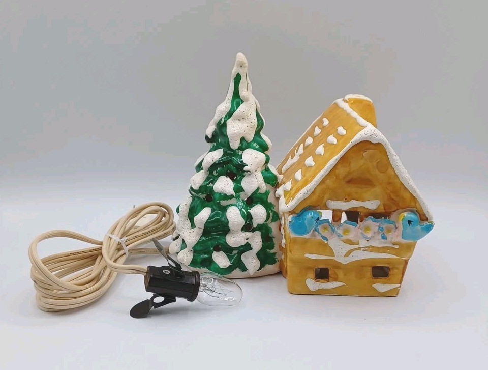 Vintage 1976 DEPT 56 SMALL CHALET w/blue birds Original SNOW VILLAGE w/cord RARE