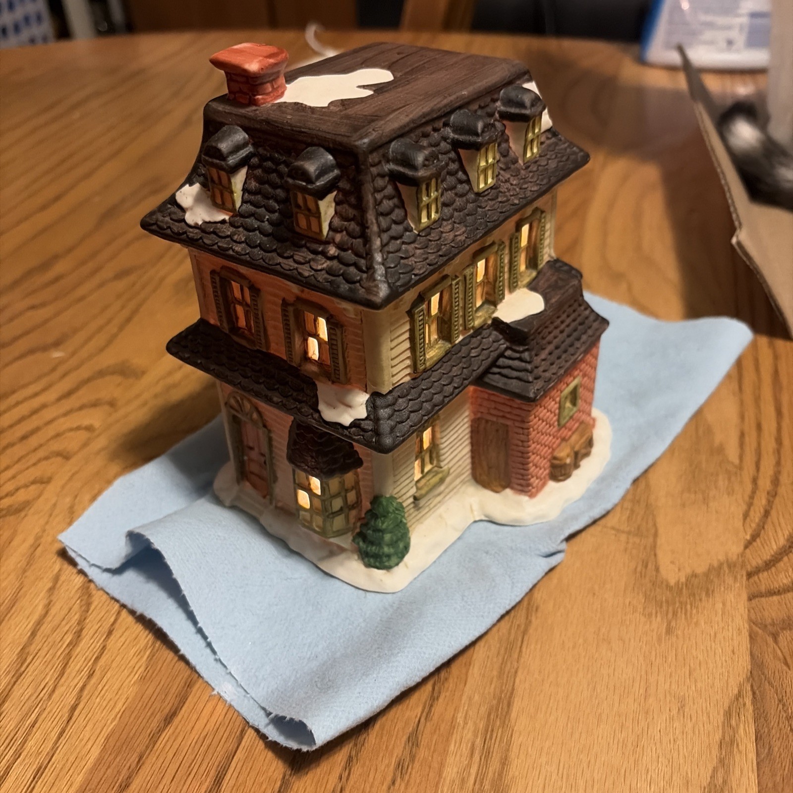 1992 Santas Best Americana Lighted Christmas Village House 5×6 Inch Original Box