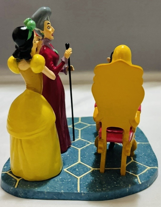 DISNEY – Department 56 – Cinderella “The Glass Slipper Fits” Box