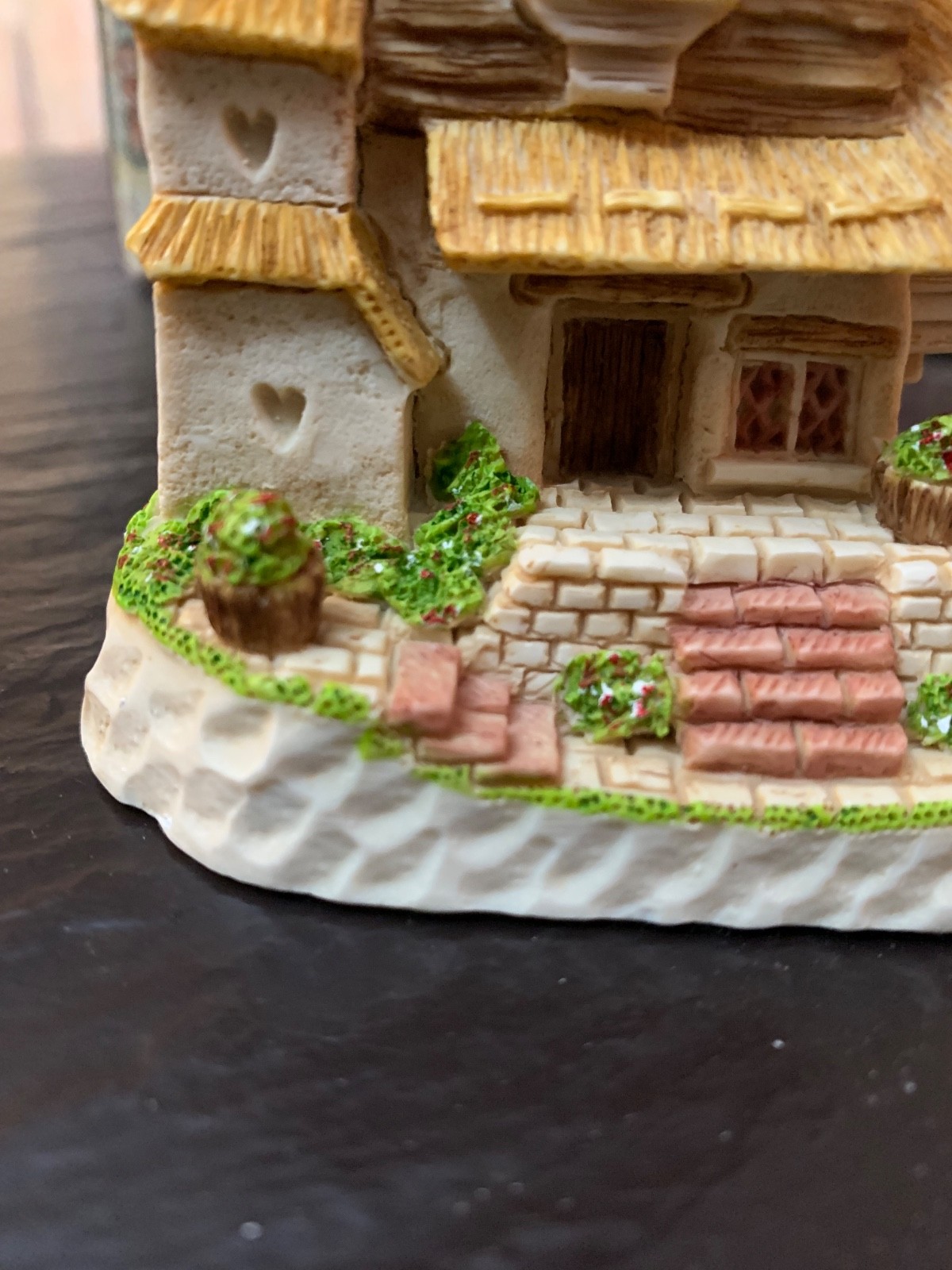 David Winter Cottage Grandmas Cottage Handmade and Hand painted DWF 10 2004