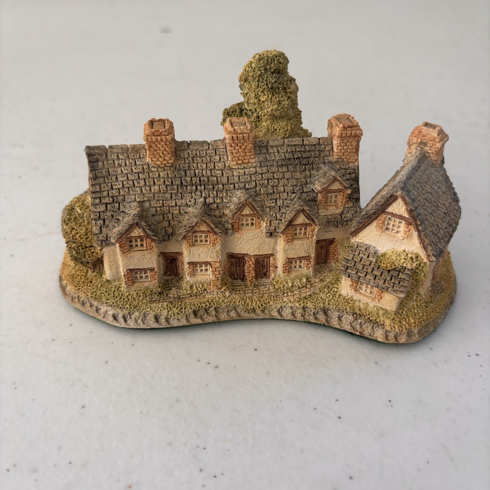 David Winter “Craftsmens Cottage” 1985 Heart of England Series in Box with COA