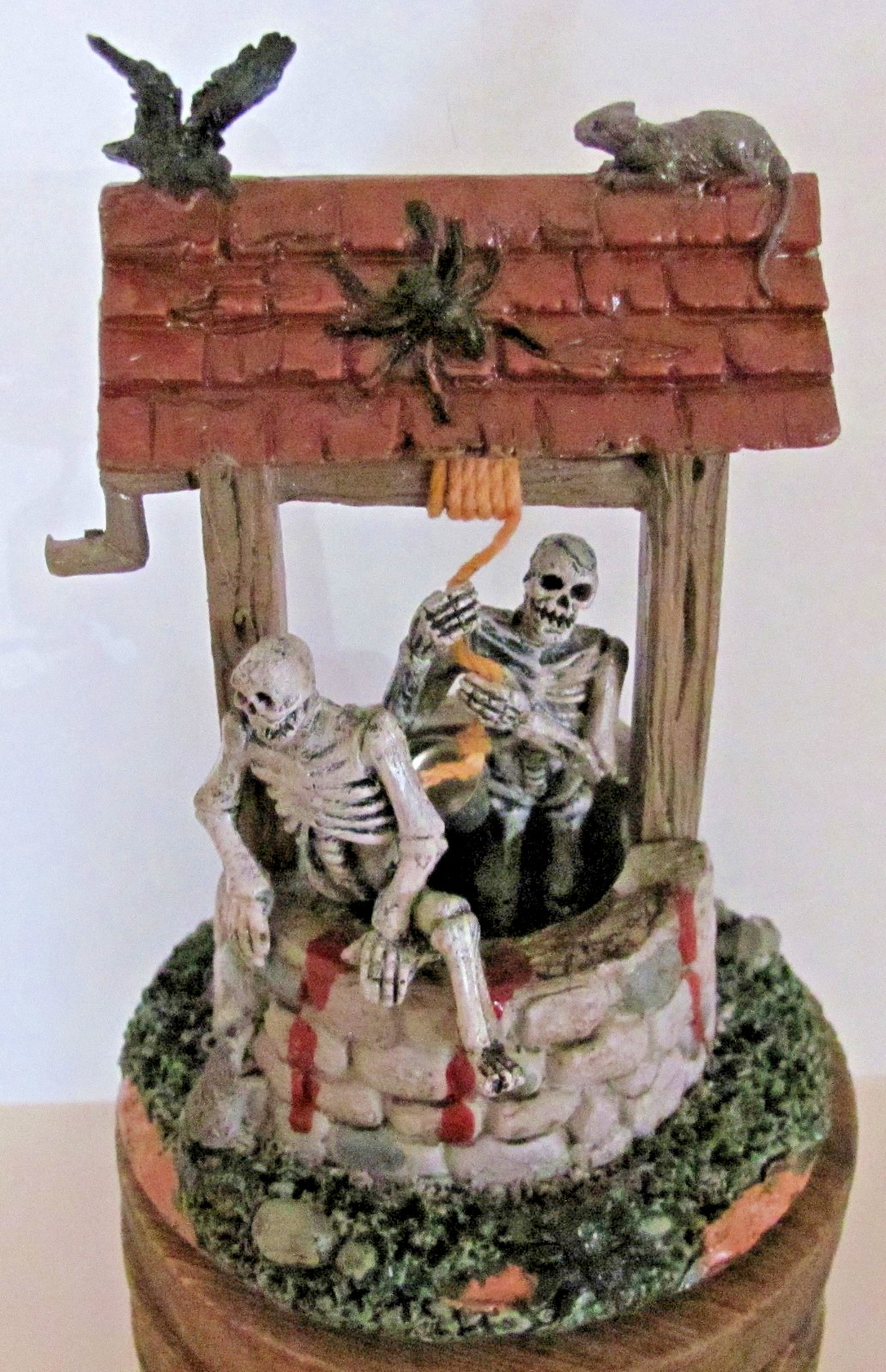Lemax Spooky Town Table Accent – Ghouls In Well #83343 – Retired