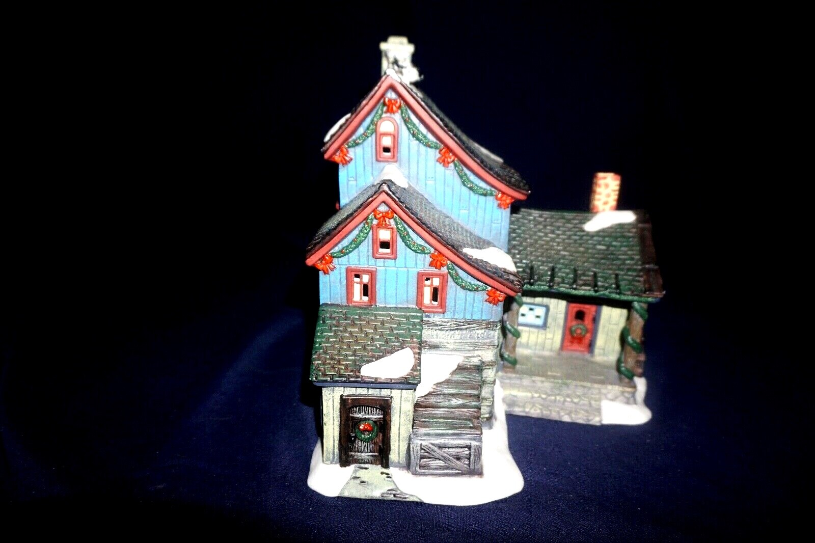 SANTAS WORKBENCH COLLECTION CLASSIC SERIES CROOKED CREEK CABIN WITH BOX