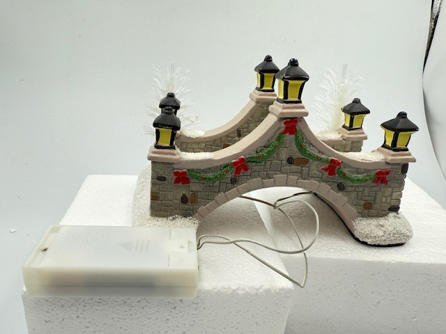ST NICHOLAS SQUARE COLLECTION VILLAGE FOOLBRIDGE FIBEROPTIC