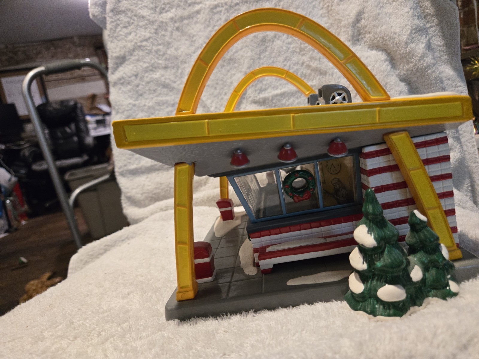 Dept 56 The Original Snow Village McDonald’s Ceramic Christmas Building 54914