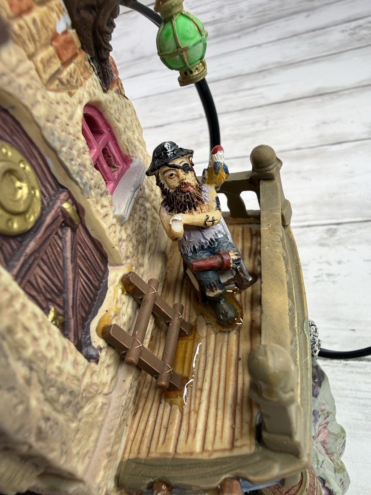 Lemax Spooky Town Blackbeards Tattoo 2007 Lighted w/ Blackbeard’s ghost figure
