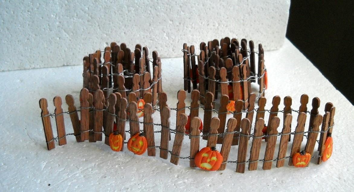 LEMAX Spooky Town Halloween Accessory Wire Wooden Pumpkin Fence 3-pc