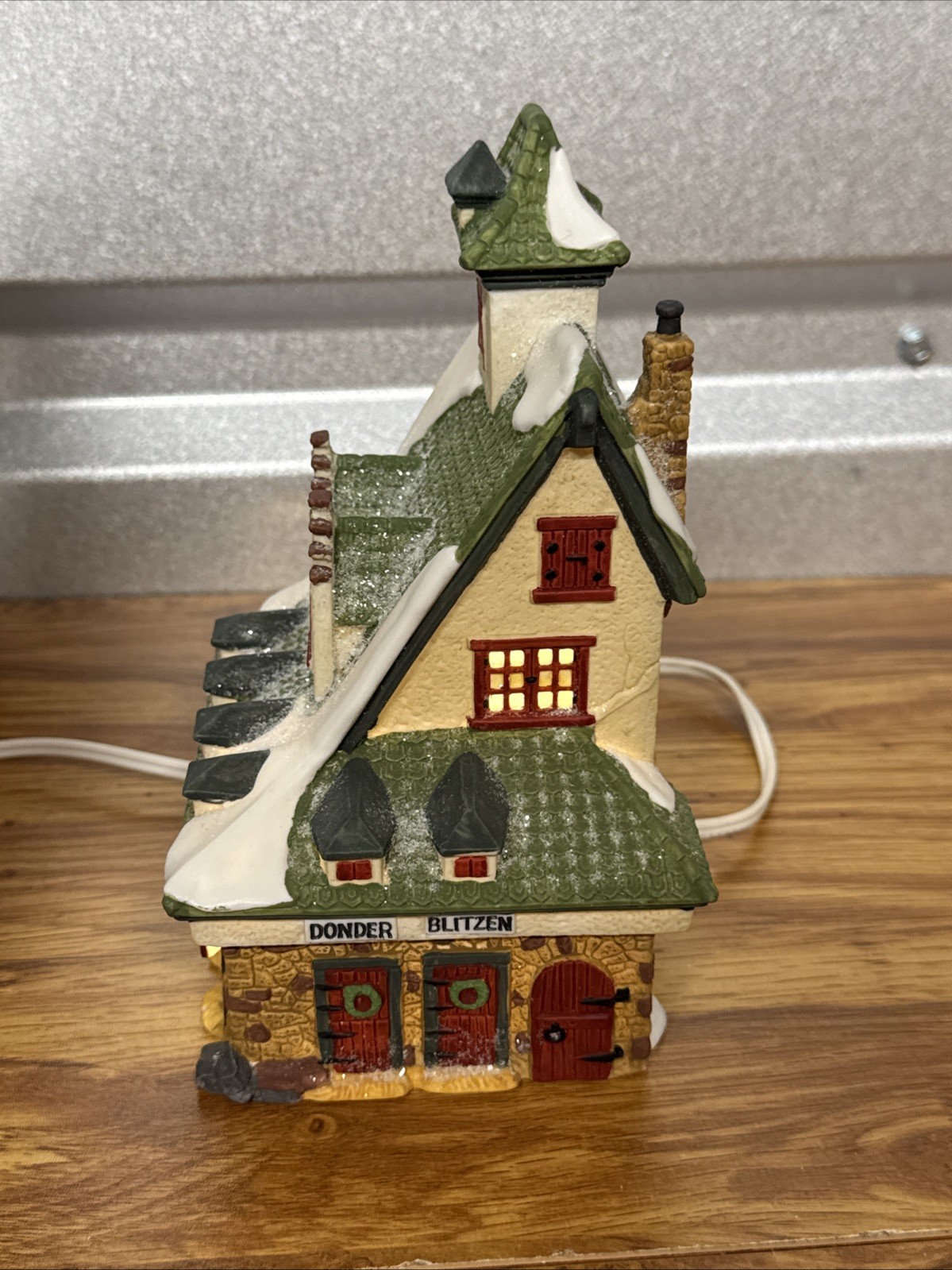 Dept 56 Reindeer Barn North Pole Series 5601-4 Heritage Village Christmas in Box