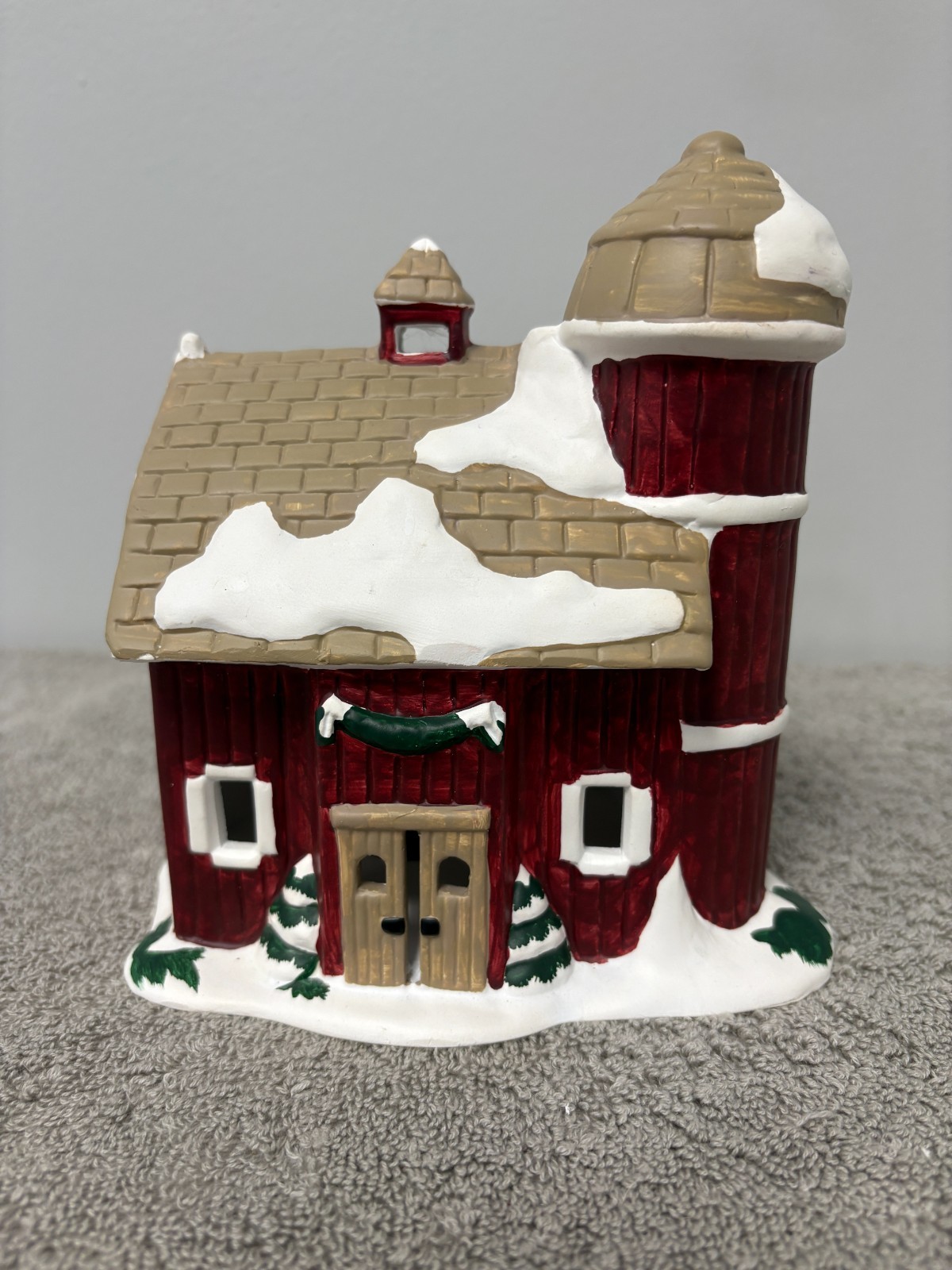 Pacific Rim Electric Ceramic Madison Barn w/box & Light Cord. #1914