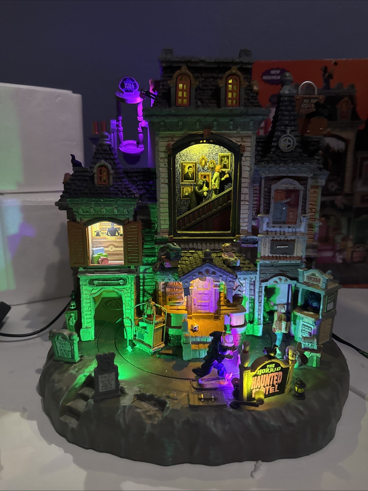 Lemax Spooky Town The Horrid Haunted Hotel Halloween Village Decoration Read