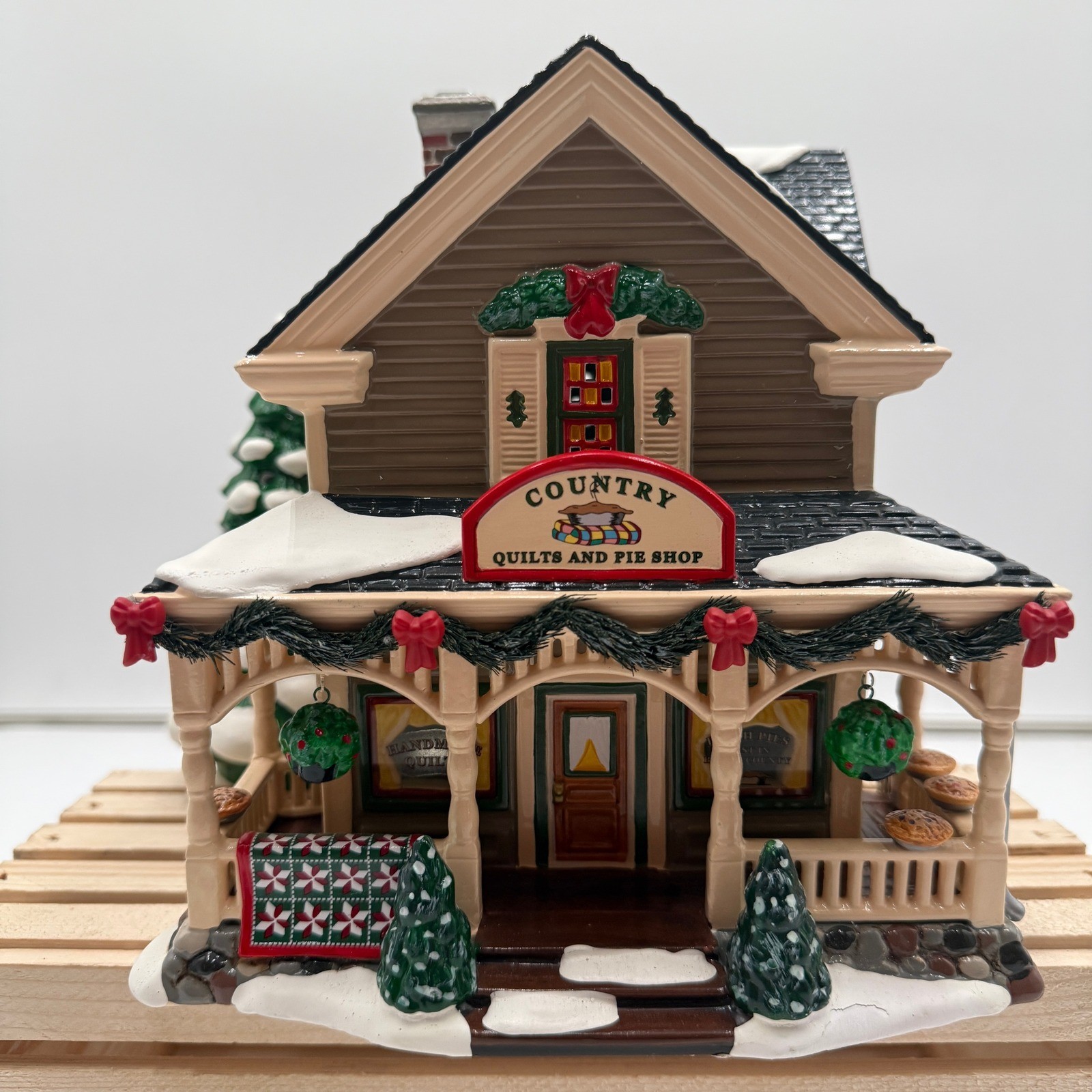 Department 56 Snow Village Country Quilts and Pies Shop Brown Christmas House