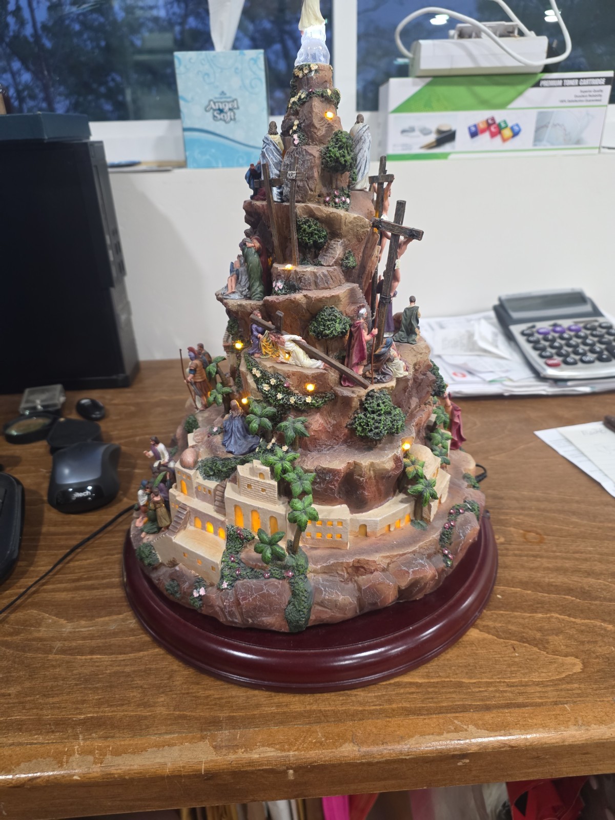Thomas Kinkade Hawthorne Village Faith Mountain Illuminated Sculpture 2006