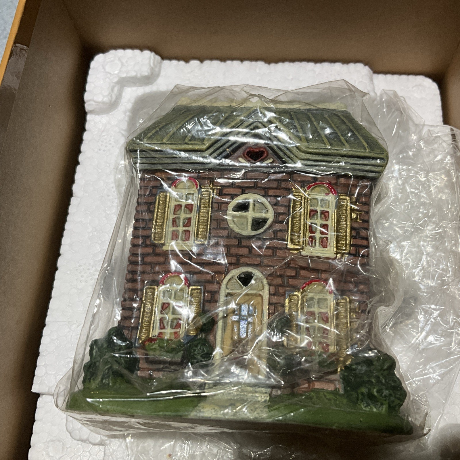 Lang and Wise Town Hall Collectibles 1998 Heart and Home House NEW (NO LID BOX)