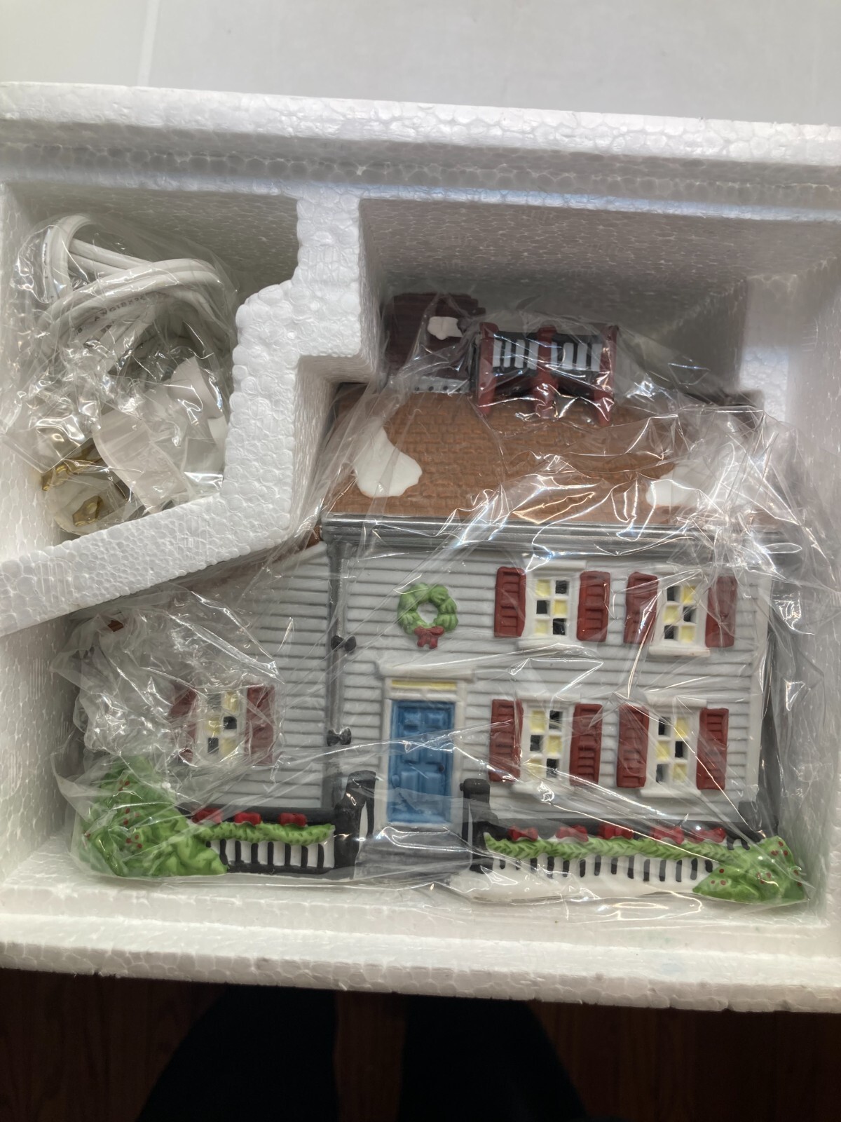 Dept 56 – New England Village #56570 – Jeremiah Brewster House, Retired NIB