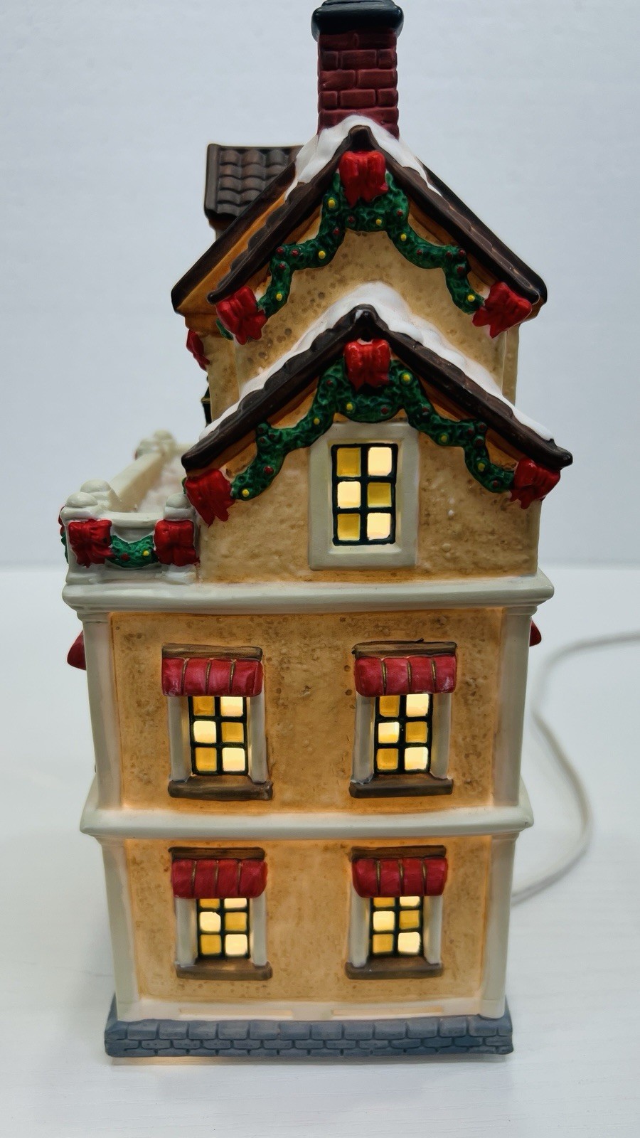 Copperfield Keepsake “ Holly Apartment ” Porcelain Lighted House Excellent !