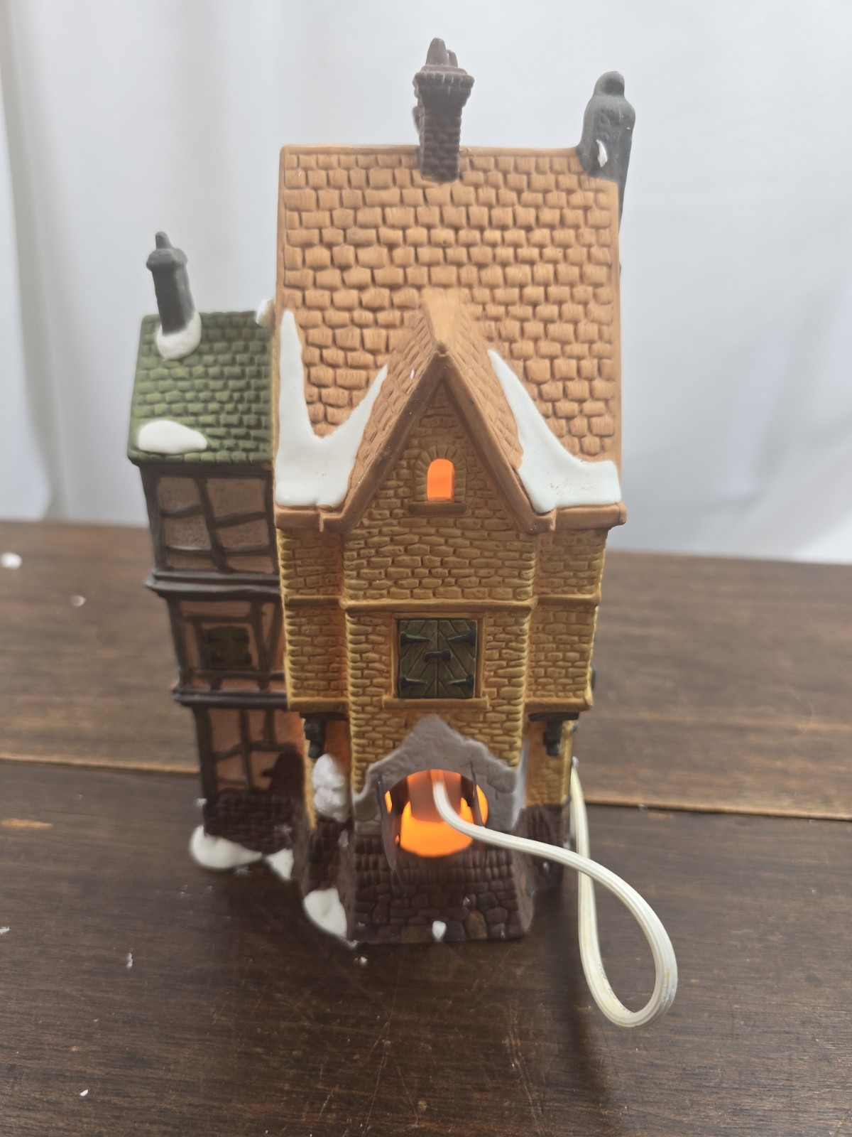 Department 56 “Dickens Lane Series” County House Christmas 1986 Hand Painted