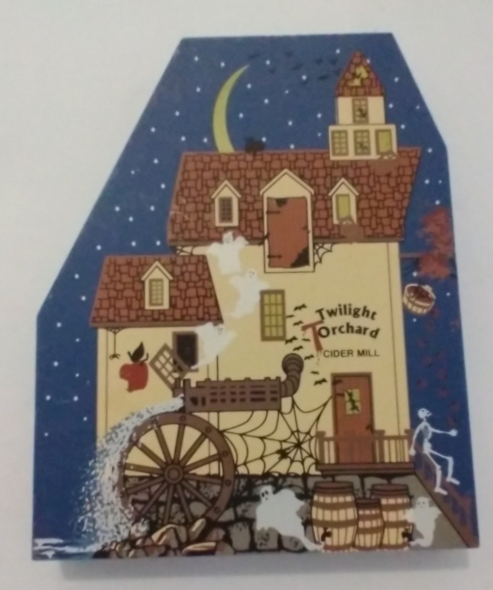 Twilight Orchard Cider Mill Cats Meow Halloween 2001 Limited Editions