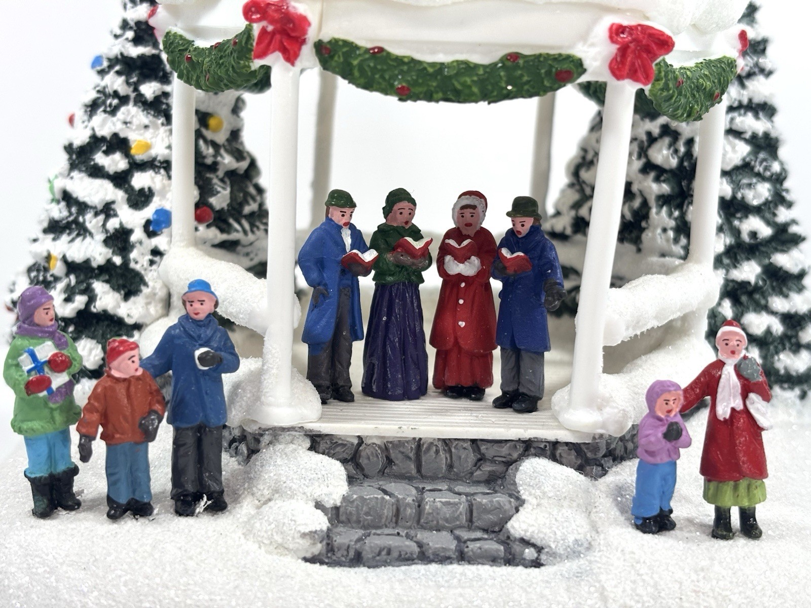 Thomas Kinkade Teleflora 2023 Sweet Sounds of Christmas Lighted Carolers Gazebo