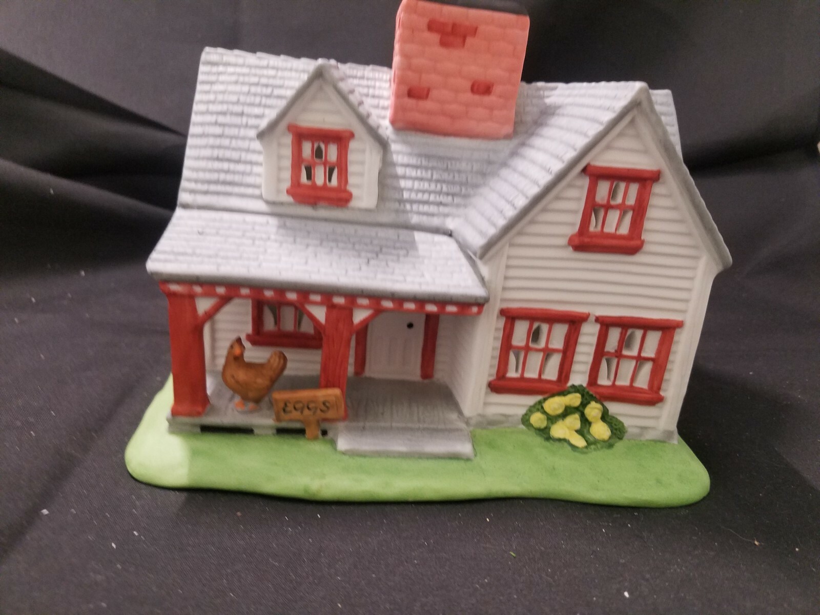 PartyLite – “The Farmhouse” with Box P0532 EUC
